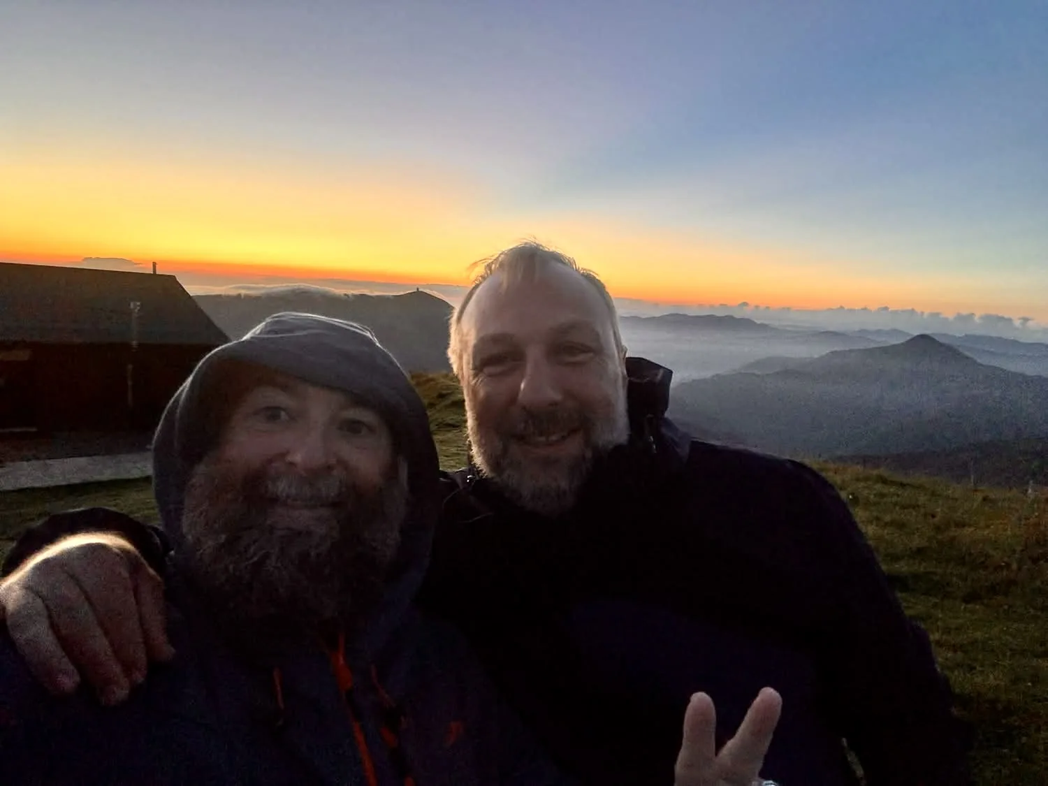 Due compagni nella luce del tramonto