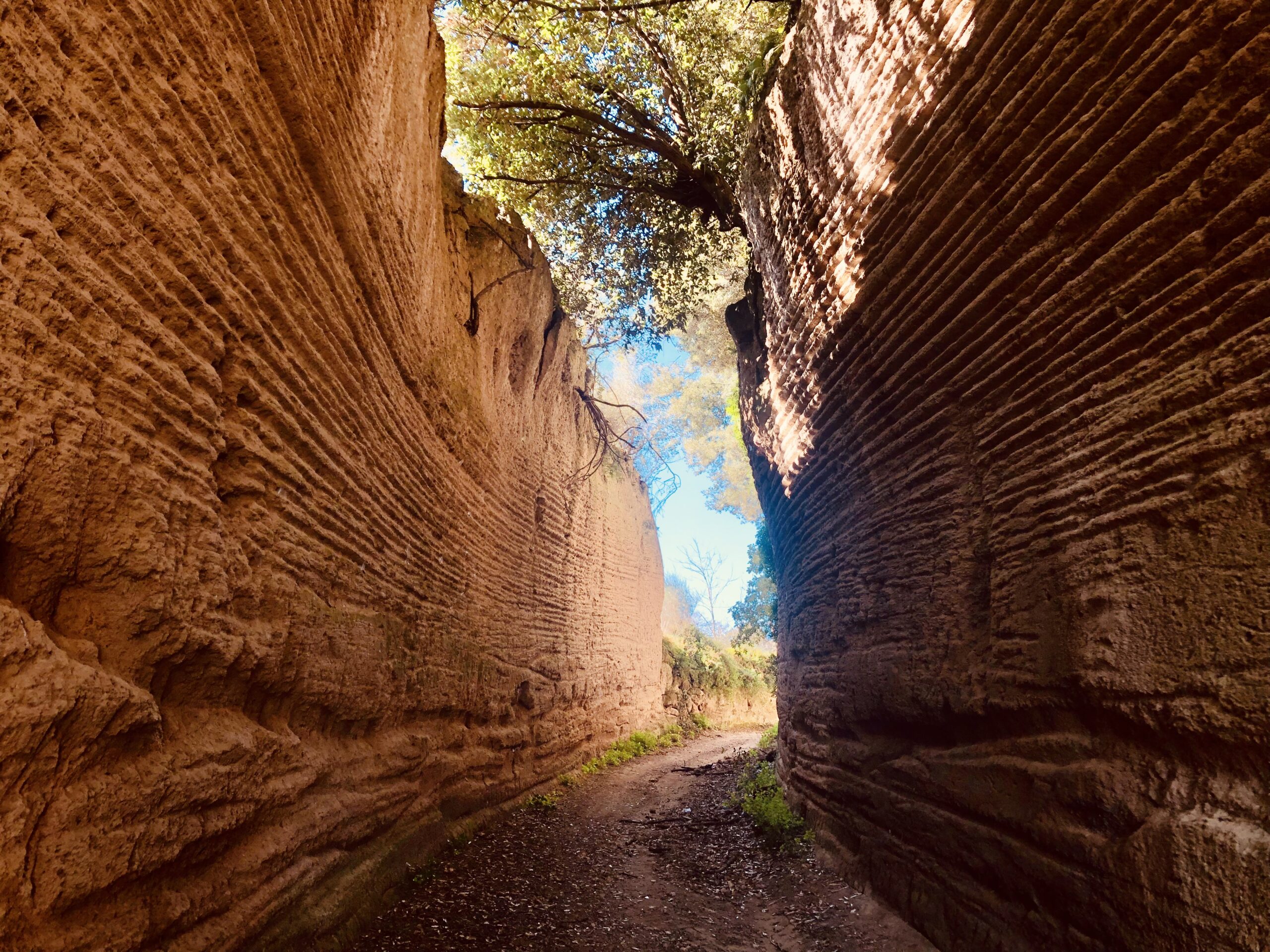 Via cava nel tufo lungo Gemme di Tufo